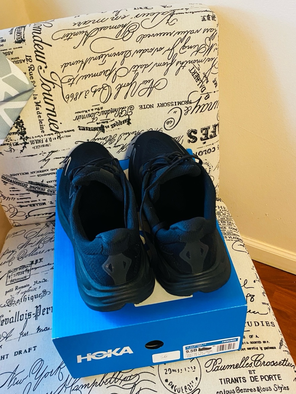 Hoka Clifton size 9.5 B - Picture 3 of 8